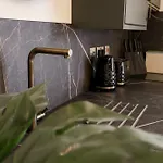 Lovely Flat On Bath Road - Flat 10 * بريستول
