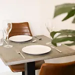 דירה Lovely Flat On Bath Road - Flat 10 *