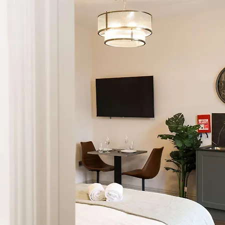 Lovely Flat On Bath Road - Flat 10 Apartment *