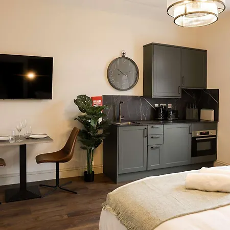 Lovely Flat On Bath Road - Flat 10 *