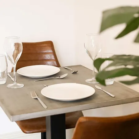 Apartament Lovely Flat On Bath Road - Flat 10 *