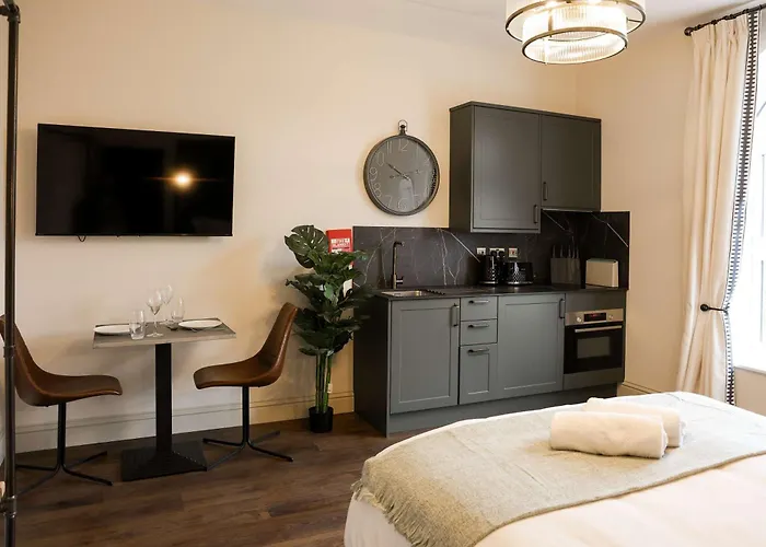 Lovely Flat On Bath Road - Flat 10 *