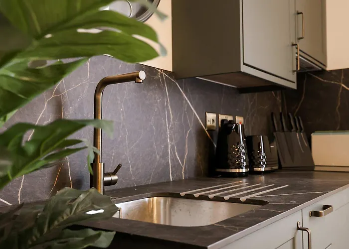 Lovely Flat On Bath Road - Flat 10 * Bristol