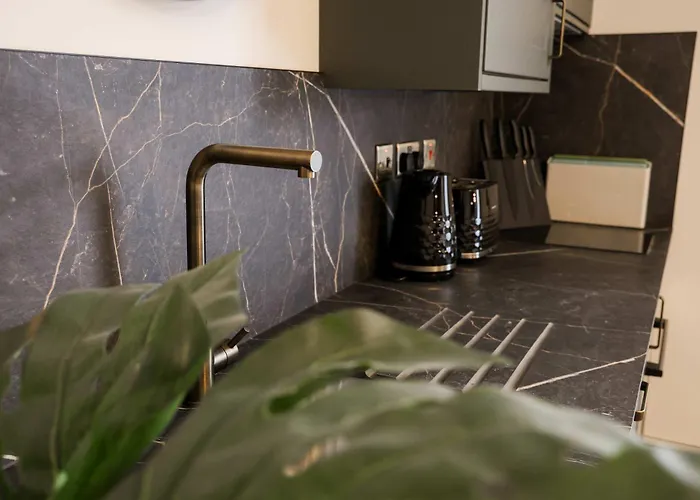 Lovely Flat On Bath Road - Flat 10 * Bristol