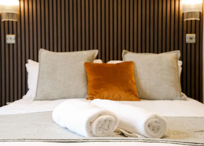 Lovely Flat On Bath Road - Flat 10 Apartment