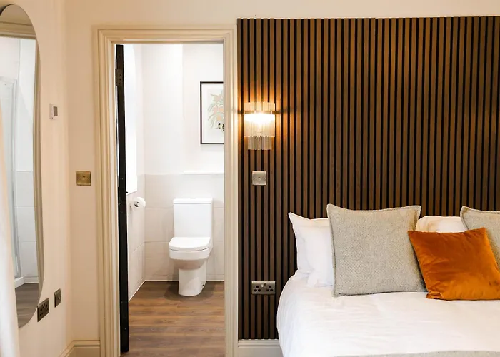 Lovely Flat On Bath Road - Flat 10 *