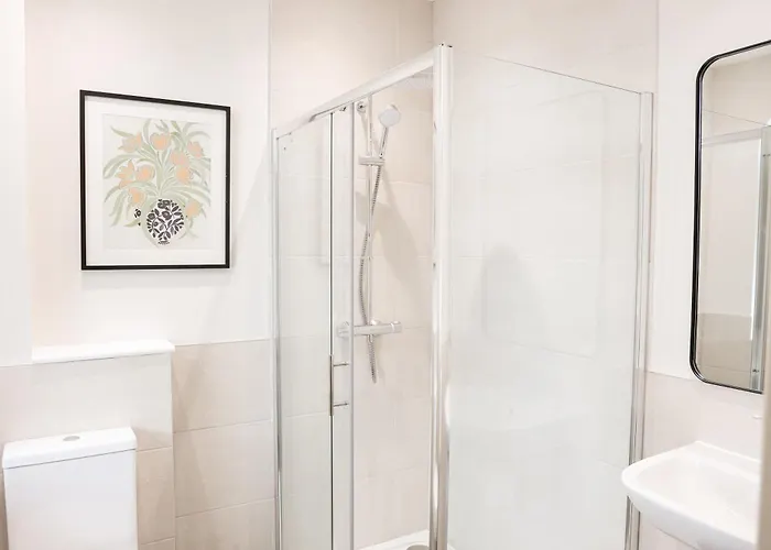 Lovely Flat On Bath Road - Flat 10 Apartment