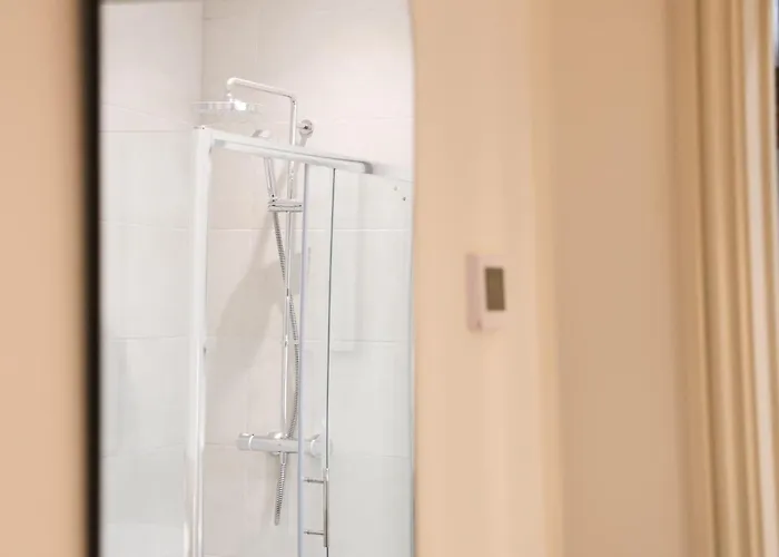 Lovely Flat On Bath Road - Flat 10 Apartment