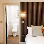 Lovely Flat On Bath Road - Flat 10 *